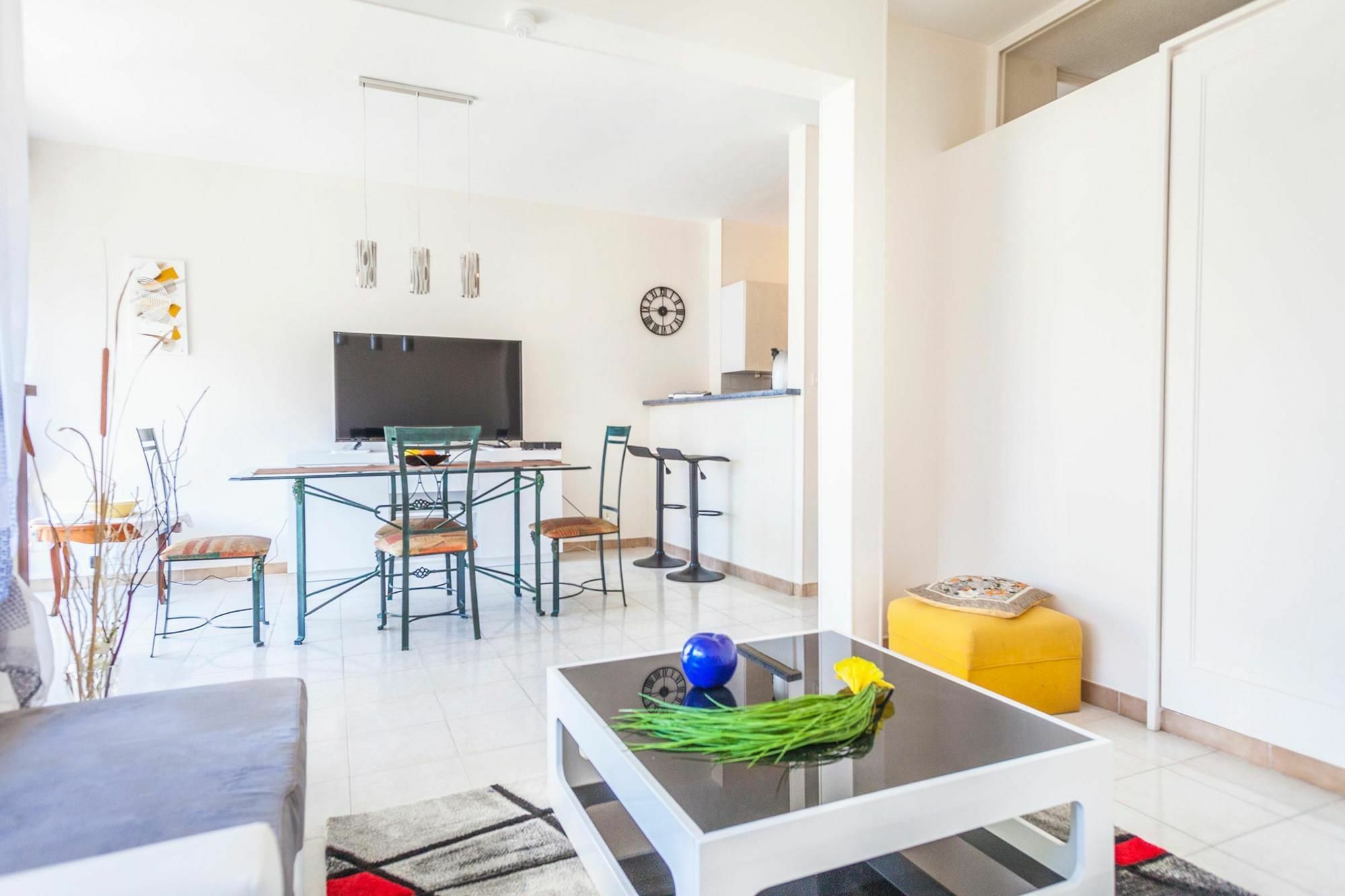 Apartamento Le Colony 1 *